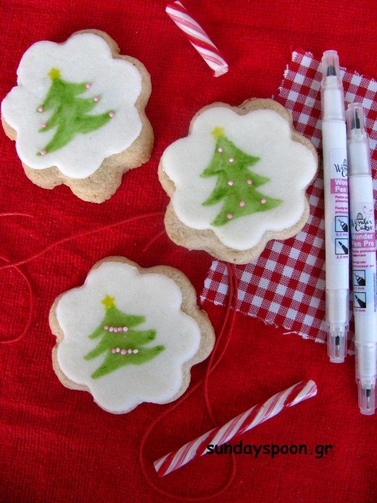 Μπισκότα με ζαχαρόπαστα και χριστουγεννιάτικα σχέδια