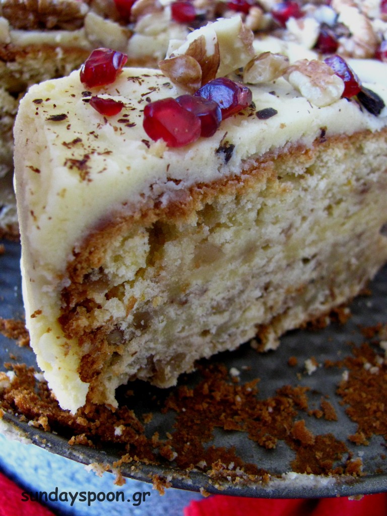 Βασιλόπιτα κέικ με καρύδια και βουτυρόκρεμα